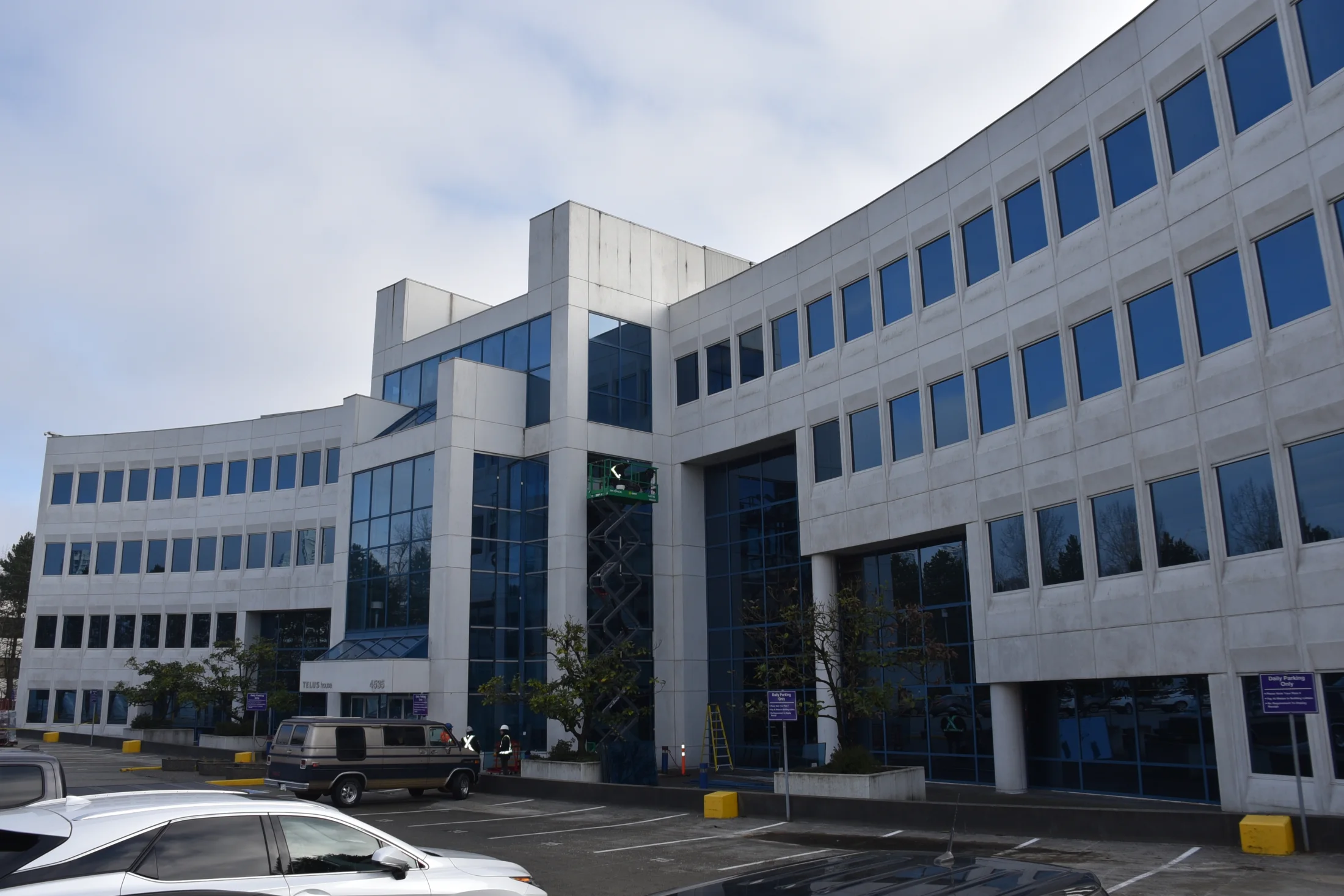Telus Glass Replacement — Rows of windows define the elevations of this commercial glass-replacement project.